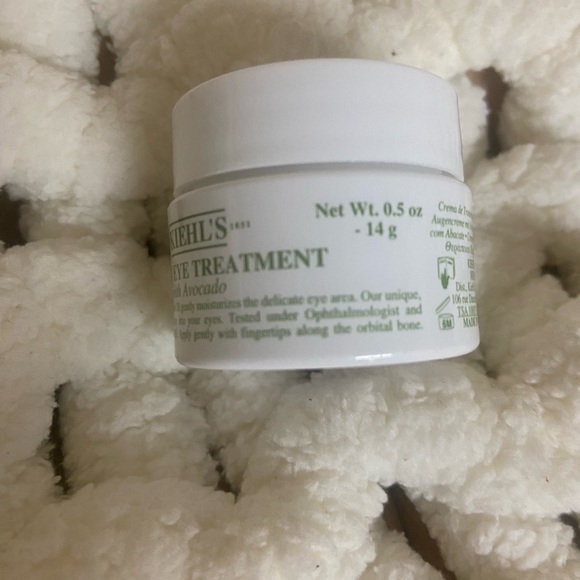 Kiehl's Skincare Set - White and Cream - Picture 3 of 5